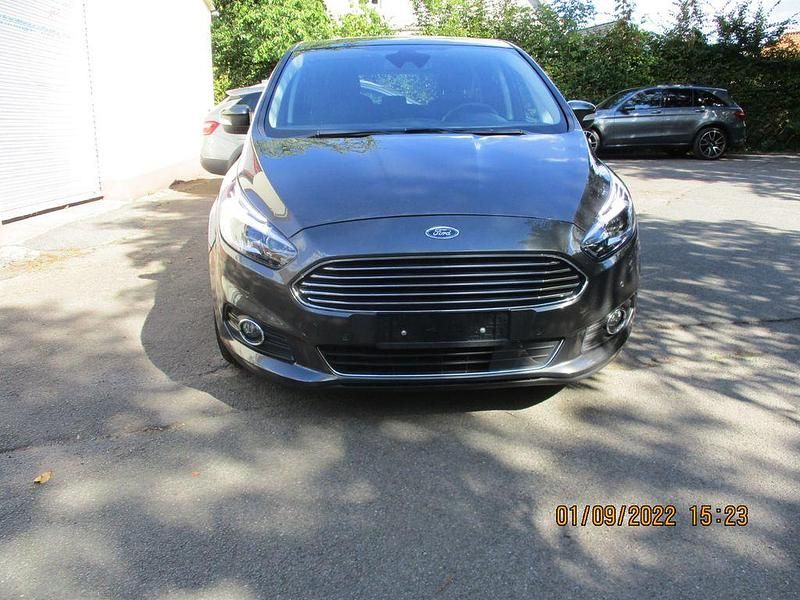 Gebraucht Ford S-MAX Titanium 180 PS (132 kW) 2017 Grau metallic Van / Kleinbus