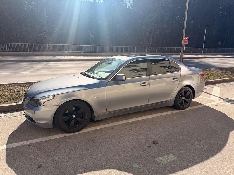 Gebraucht BMW 525 177 PS (130 kW) 2007 Silber Limousine
