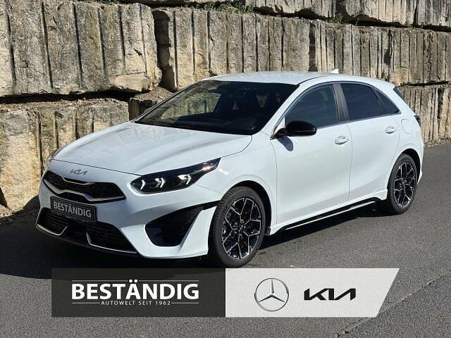 Carraraweiss Neu 2025 Kia Ceed | 29.489 € (Teuer) - Bild 1/4