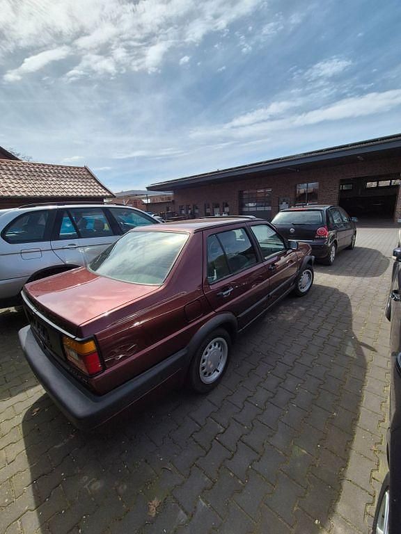 Second-hand VW Jetta 69 CP (50 kW) 1991 Roșu Berlinǎ