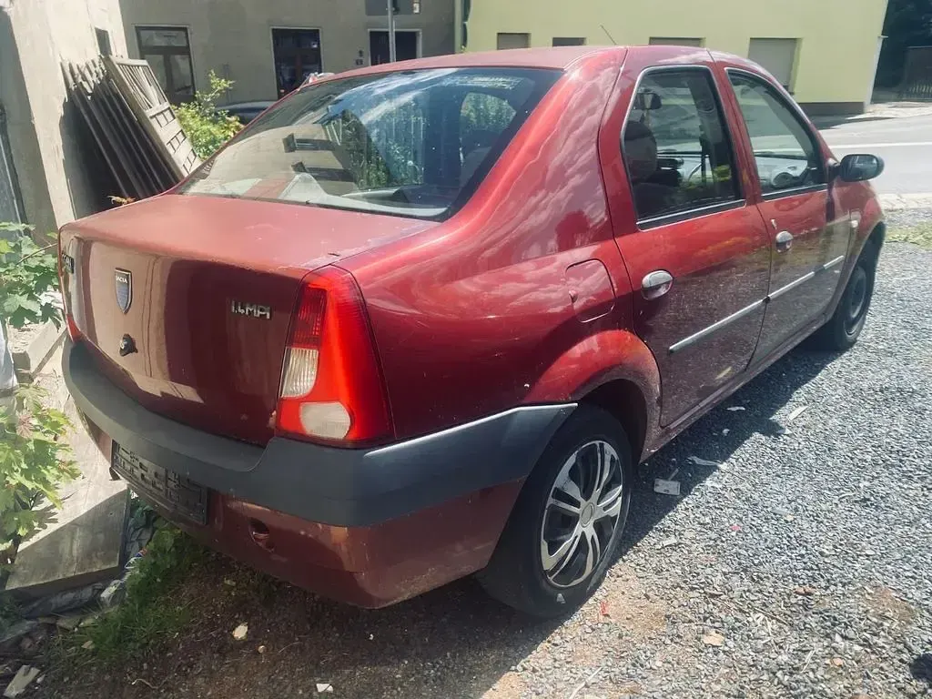 Używany Dacia Logan 75 KM (55 kW) 2007 Czerwony Sedan/Limuzyna
