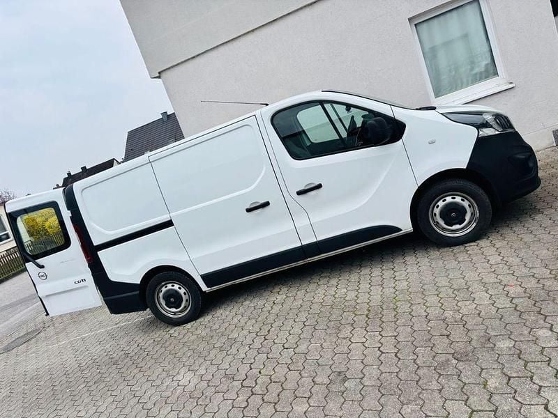 Gebraucht Opel Vivaro 2017 Weiß Van / Kleinbus