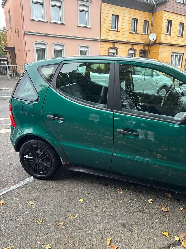 Grün Gebraucht 1998 Mercedes A140 Kleinwagen | 1.000 € (Guter Preis) - Bild 1/4