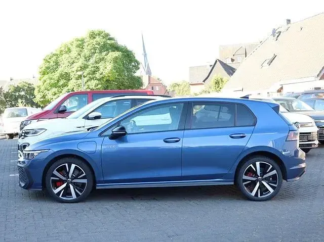 Gebraucht VW Golf VIII GTE 177 PS (130 kW) 2025 Anemonenblau metallic Limousine