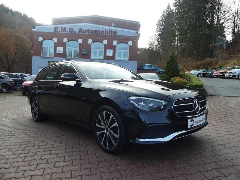 Gebraucht Mercedes E300 194 PS (142 kW) 2021 Schwarz Limousine