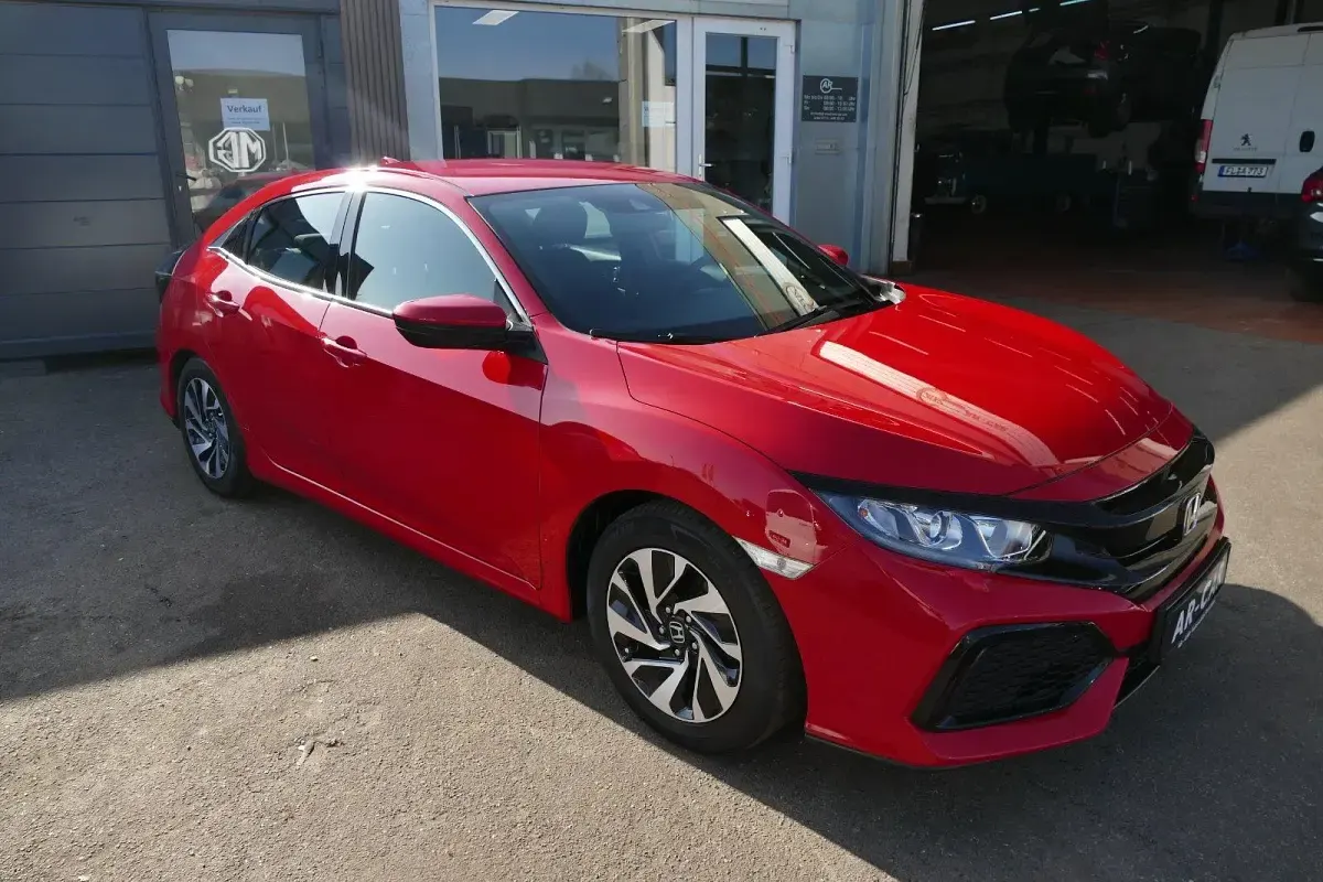 Gebraucht Honda Civic Comfort 129 PS (94 kW) 2017 Rot Limousine