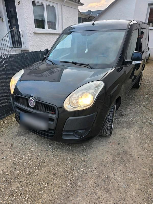 Gebraucht Fiat Doblò 105 PS (77 kW) 2010 Schwarz Van / Kleinbus