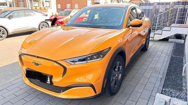 Gelb Gebraucht 2023 Ford Mustang Mach-E SUV | 34.900 € (Guter Preis) - Bild 1/4