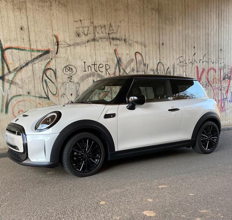 Gebraucht Mini Cooper SE 135 kW (184 PS) 2023 Weiß Kleinwagen