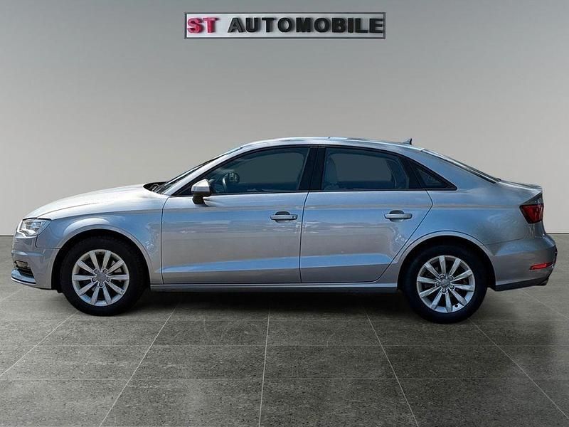 Silber Gebraucht 2016 Audi A3 Attraction Limousine | 14.150 € (Guter Preis) - Bild 1/4