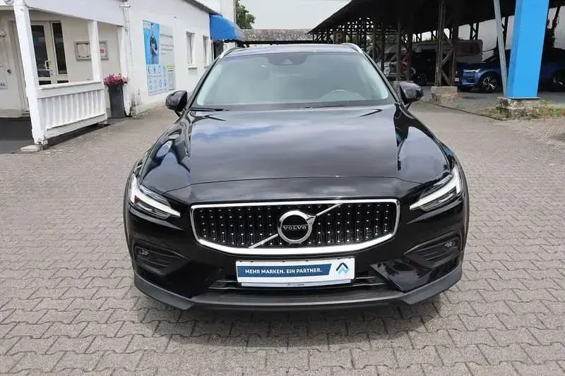 Gebraucht Volvo V60 CC Pro 190 PS (139 kW) 2020 Onyx black Kombi