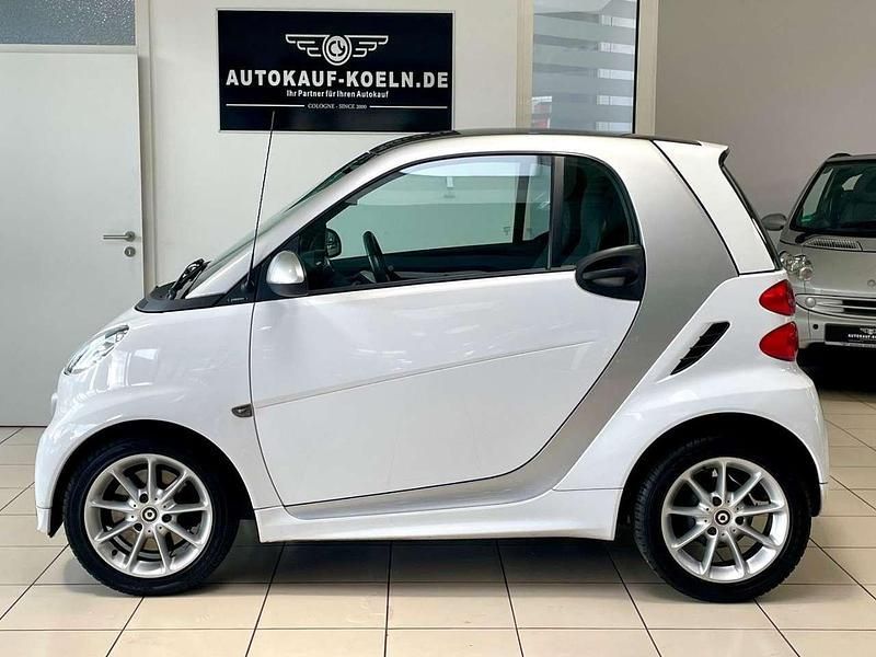Weiß Gebraucht 2014 Smart ForTwo Coupé Passion Coupé | 9.895 € (Teuer) - Bild 1/4