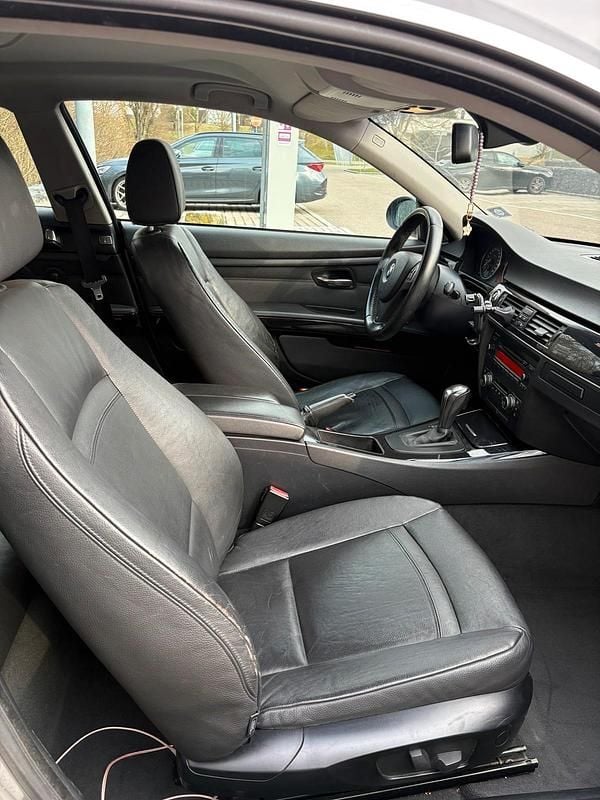 Gebraucht BMW 330 231 PS (169 kW) 2008 Silber Coupé