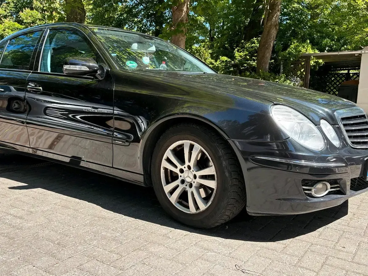 Gebraucht Mercedes E220 170 PS (125 kW) 2009 Schwarz Limousine