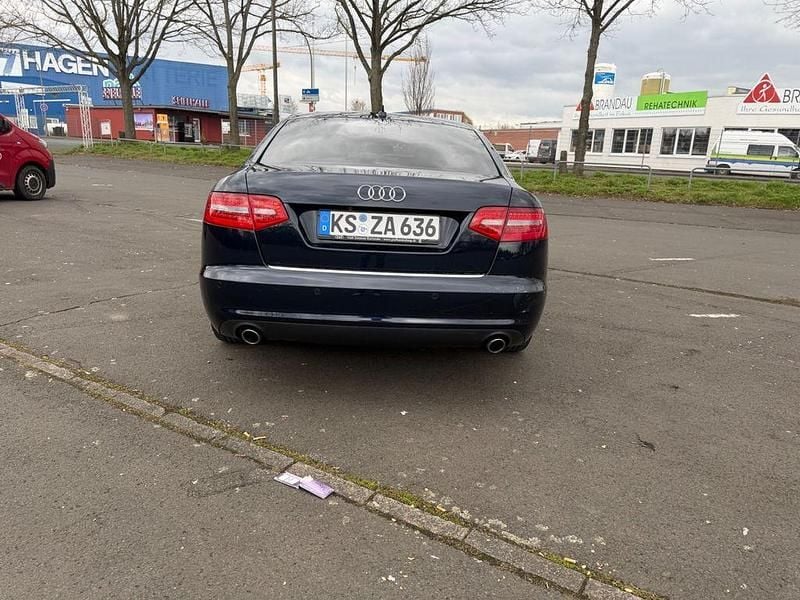 Gebraucht Audi A6 Ambiente 190 PS (139 kW) 2011 Blau Limousine
