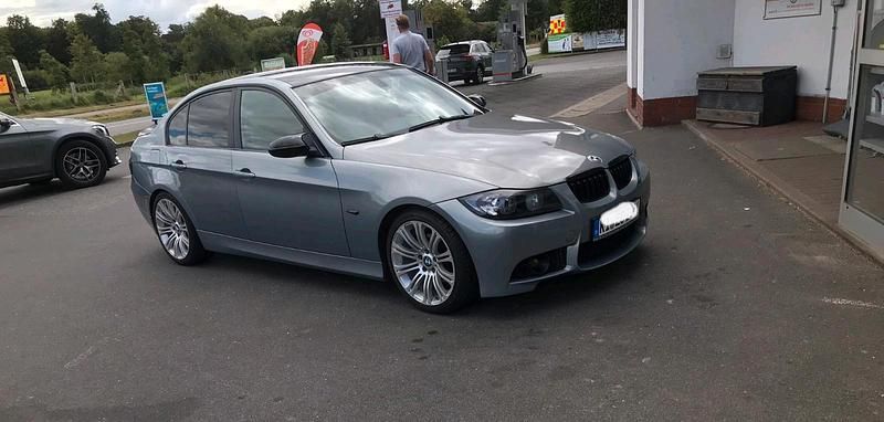 Grau Gebraucht 2005 BMW 325 Limousine | 5.700 € - Bild 1/4