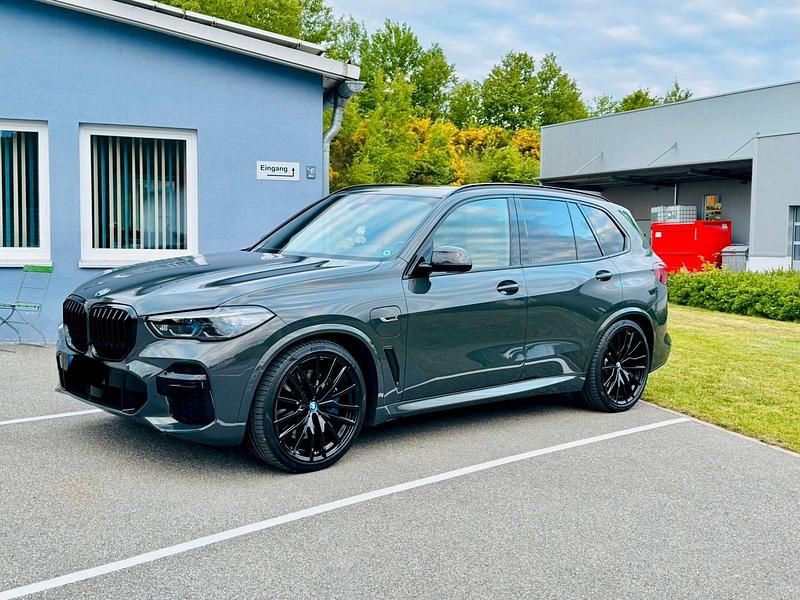 Grau Gebraucht 2022 BMW X5 M Sport SUV | 60.950 € (Fairer Preis) - Bild 1/4