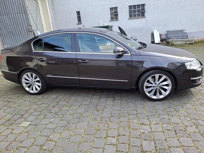 Gebraucht VW Passat 200 PS (147 kW) 2010 Braun Limousine