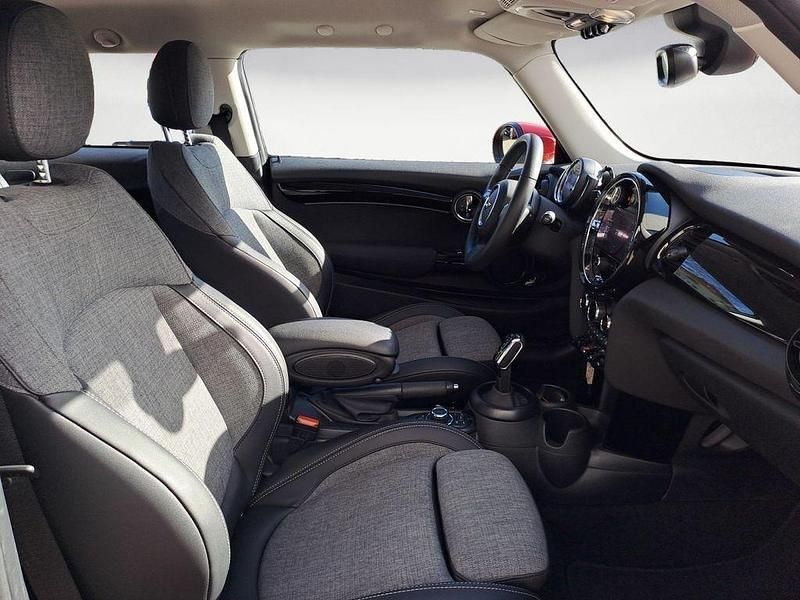 Gebraucht Mini Cooper Classic 136 PS (100 kW) 2023 Rot Kleinwagen