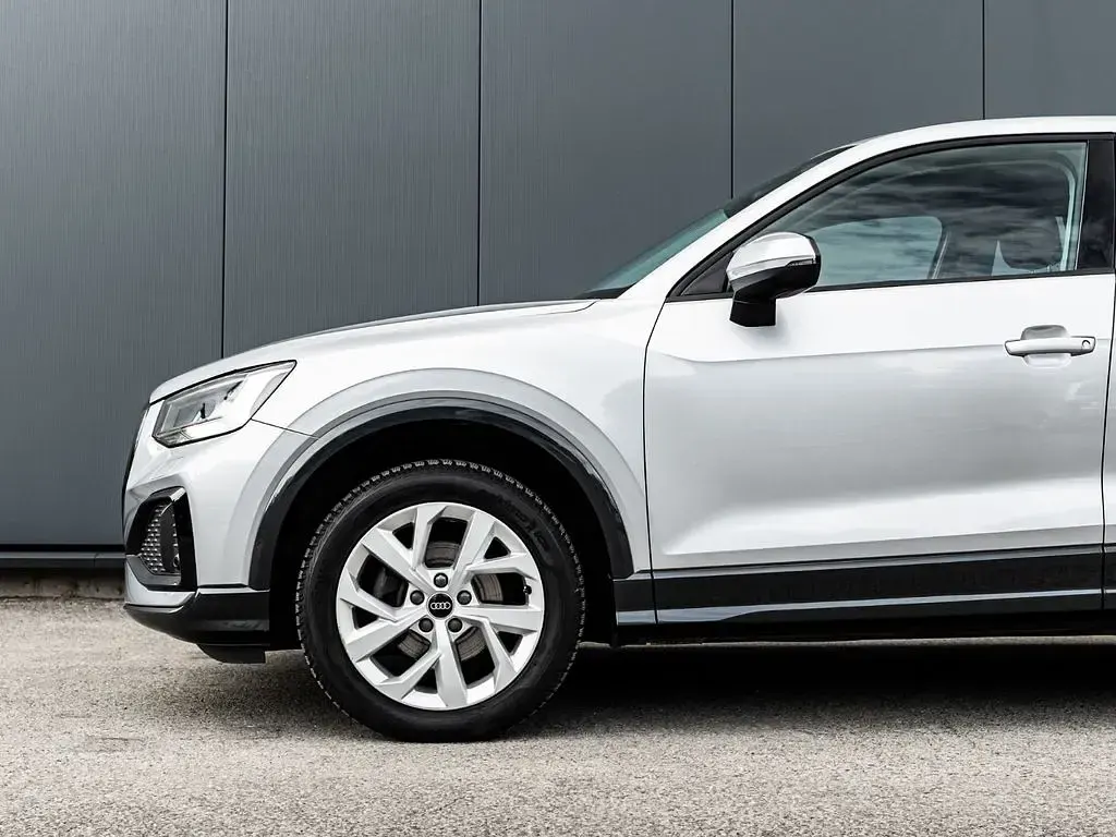 Gebraucht Audi Q2 Advanced 150 PS (110 kW) 2023 Silber SUV