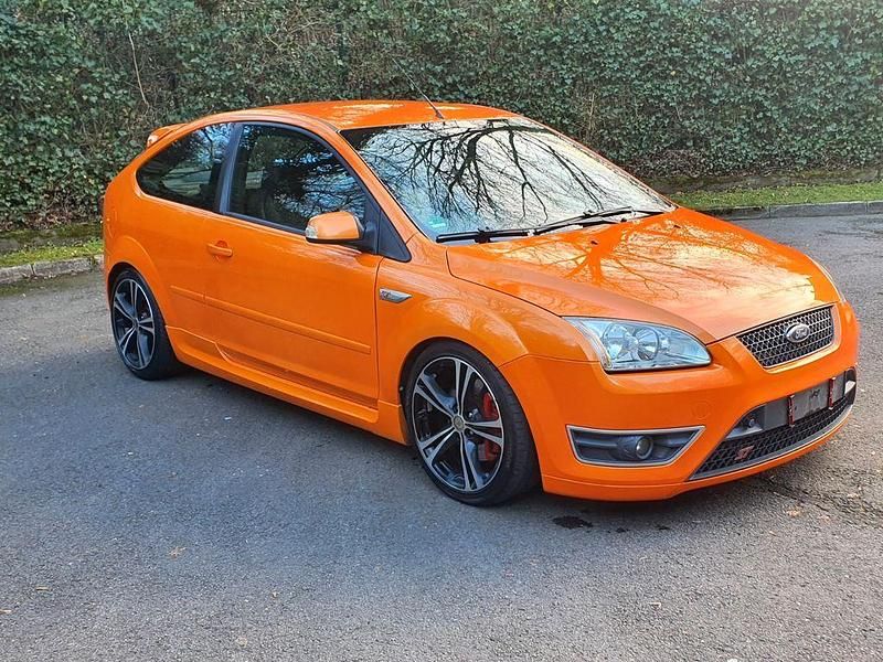 Orange Gebraucht 2006 Ford Focus ST Limousine | 9.950 € (Teuer) - Bild 1/4