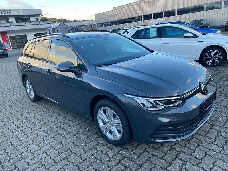 Gebraucht VW Golf VIII 150 PS (110 kW) 2023 Delfingrau metallic (metallic) Kombi