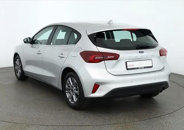 Używany Ford Focus Titanium 125 KM (91 kW) 2023 Srebrny Sedan/Limuzyna