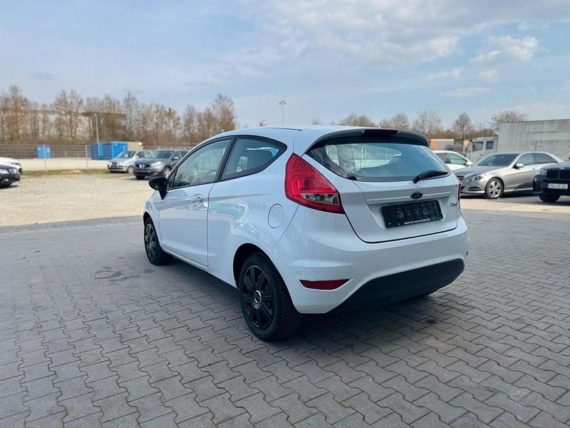Gebraucht Ford Fiesta Trend 82 PS (60 kW) 2009 Weiß Kleinwagen