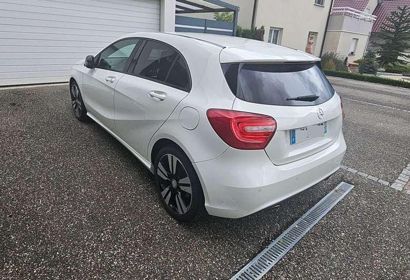 Gebraucht Mercedes A200 Urban 156 PS (114 kW) 2014 Weiß Kleinwagen