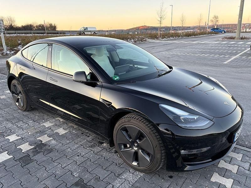 Schwarz Gebraucht 2022 Tesla Model 3 Long Range AWD Limousine | 29.999 € (Fairer Preis) - Bild 1/4