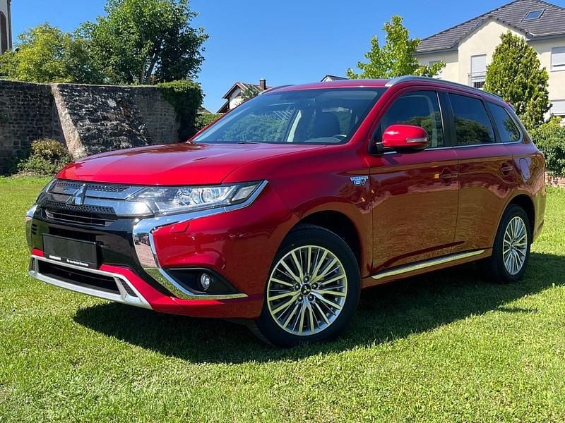 Rot Gebraucht 2021 Mitsubishi Outlander P-HEV Basis SUV | 23.800 € (Guter Preis) - Bild 1/4