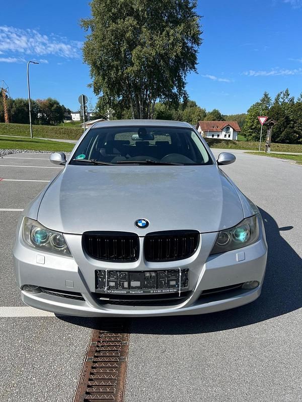 Silber Gebraucht 2006 BMW 330 Kombi | 3.600 € (Guter Preis) - Bild 1/4