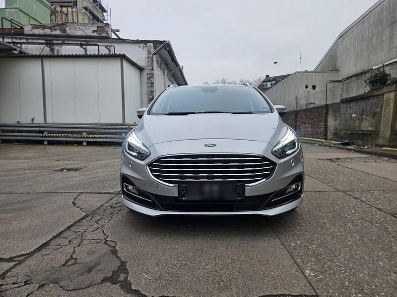 Grau Gebraucht 2020 Ford S-MAX S Van / Kleinbus | 15.999 € (Superpreis) - Bild 1/4