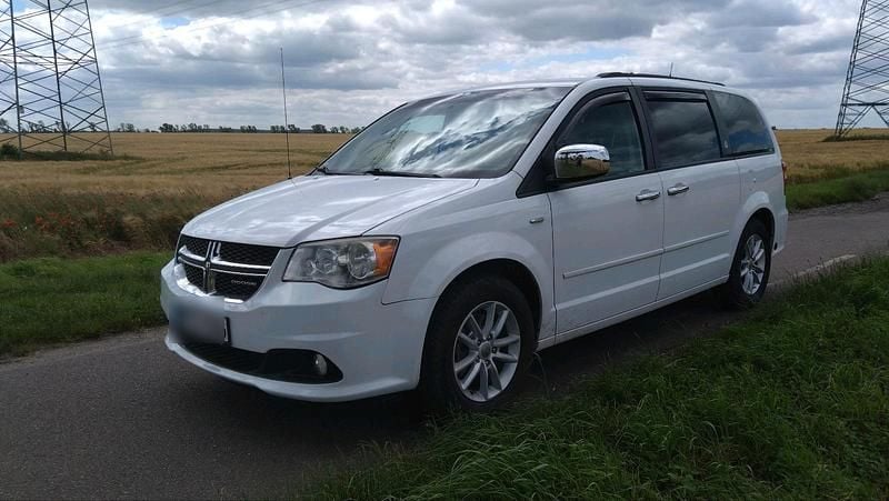 Weiß Gebraucht 2015 Dodge Grand Caravan SXT Van / Kleinbus | 15.000 € (Etwas zu teuer) - Bild 1/4