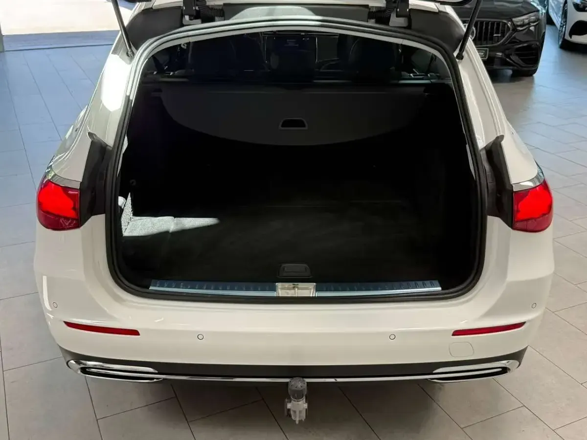 Gebraucht Mercedes E220 Avantgarde 197 PS (144 kW) 2025 Unilack polarweiß Kombi
