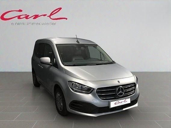 Silber Gebraucht 2024 Mercedes 180 Style Limousine | 30.700 € (Fairer Preis) - Bild 1/4