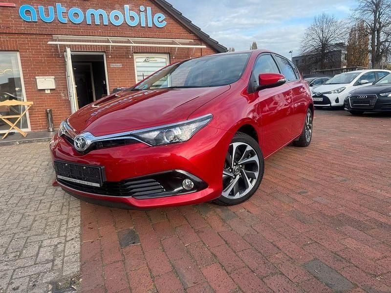 Rot Gebraucht 2016 Toyota Auris Edition-S Limousine | 13.900 € (Fairer Preis) - Bild 1/4