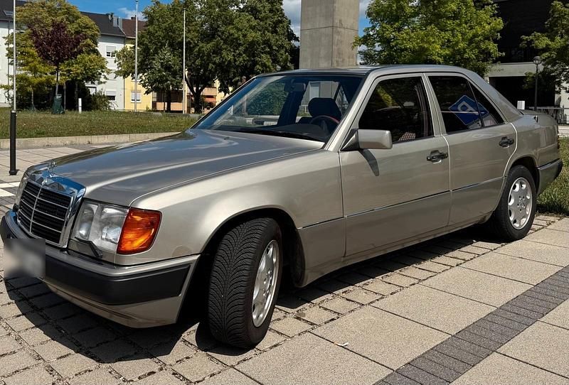 Gebraucht Mercedes 230 1991 Gold Limousine