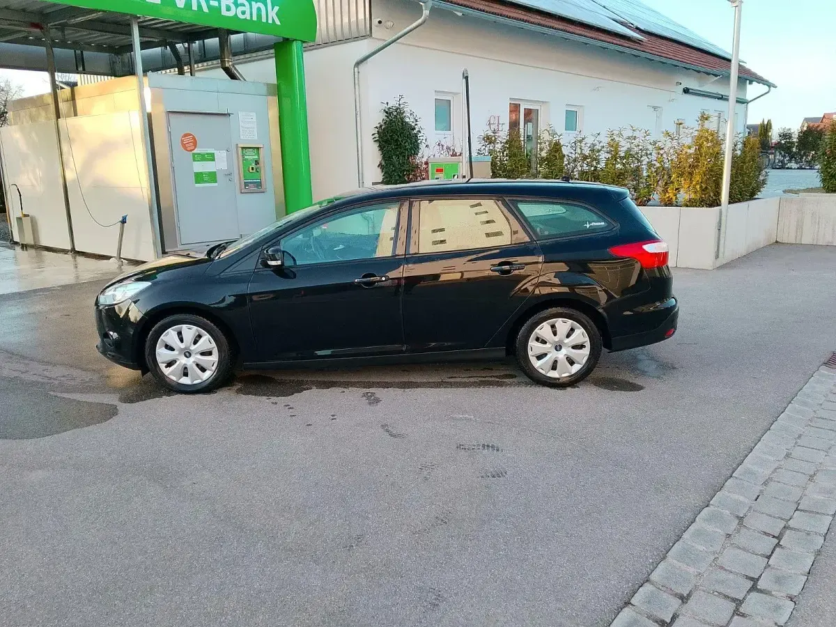Gebraucht Ford Focus Trend 125 PS (91 kW) 2014 Schwarz Kombi