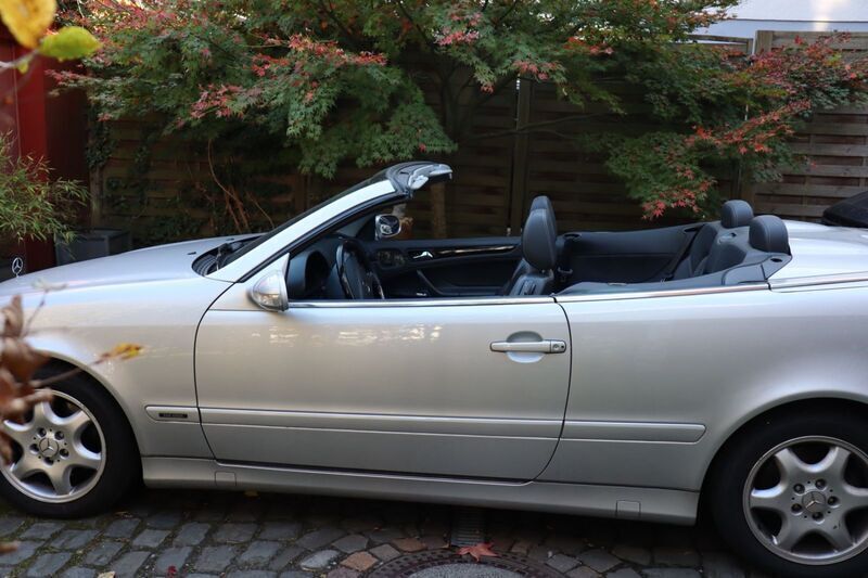 Grau Gebraucht 2002 Mercedes CLK230 Cabrio | 15.000 € - Bild 1/4