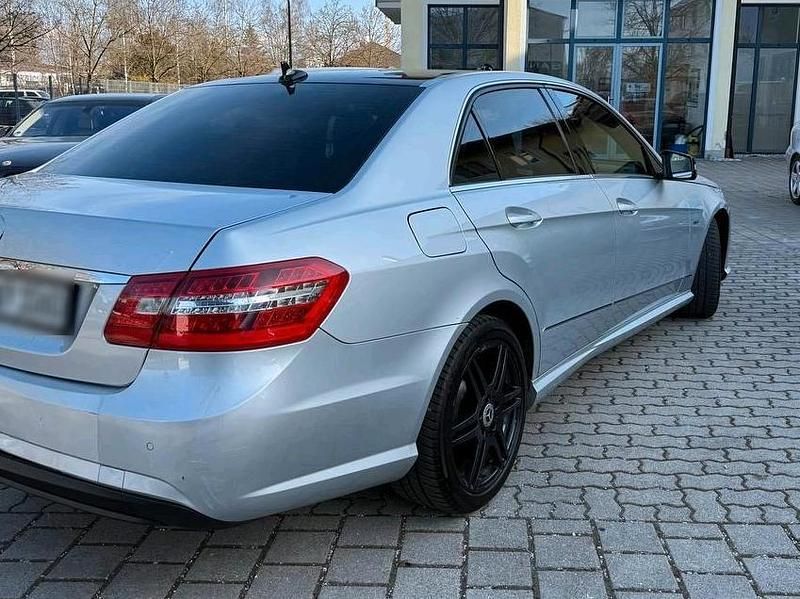 Gebraucht Mercedes E220 170 PS (125 kW) 2011 Grau Limousine
