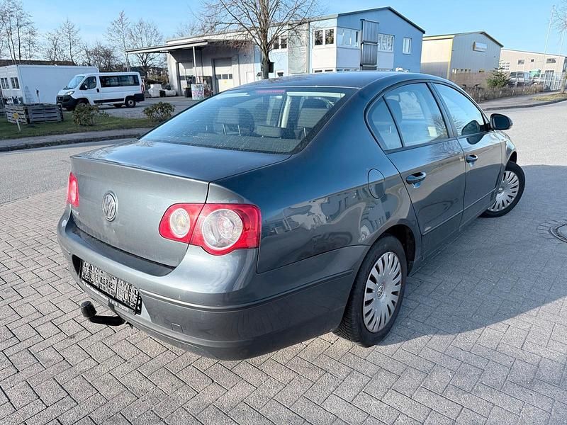 Usata VW Passat 102 CV (75 kW) 2008 Grigio Berlina