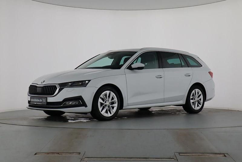 Moonweiss metallic Gebraucht 2020 Skoda Octavia Kombi | 17.889 € (Fairer Preis) - Bild 1/4