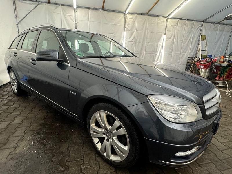 Gebraucht Mercedes C180 156 PS (114 kW) 2011 Grau Kombi