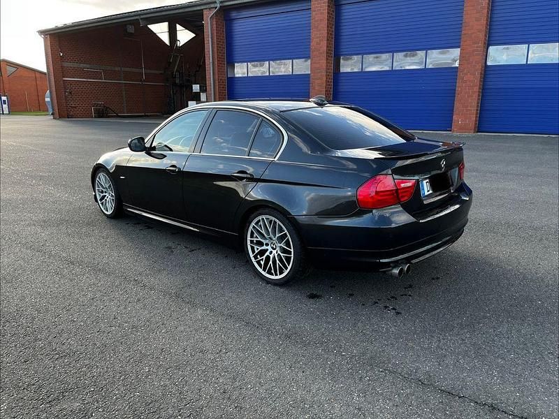 Second-hand BMW 330 Performance 245 CP (180 kW) 2011 Negru Berlinǎ