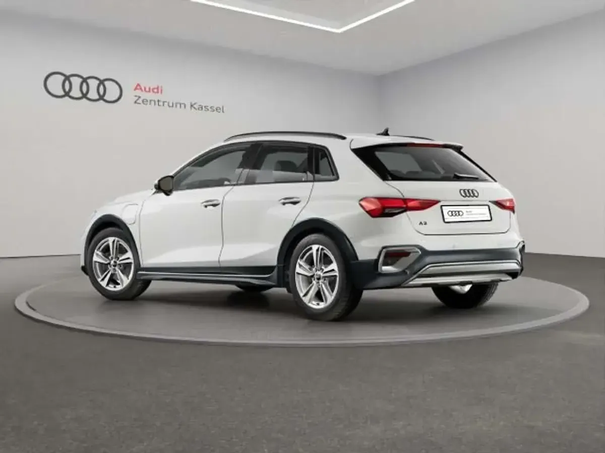 Nowe Audi A3 S-Line 204 KM (150 kW) 2025 Biały Sedan/Limuzyna