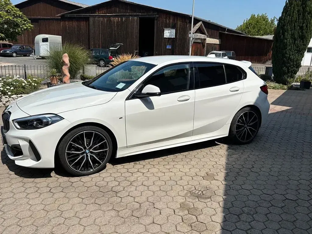 Gebraucht BMW 120 M Sport 190 PS (139 kW) 2021 Weiß Limousine