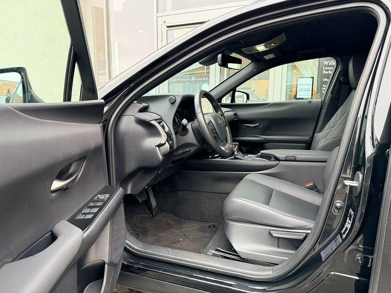 Gebraucht Lexus UX 250h Sport Design Packet 152 PS (111 kW) 2024 Schwarz SUV