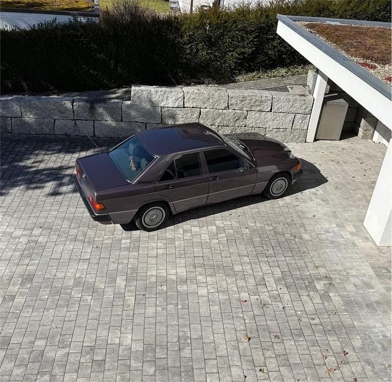 Gebraucht Mercedes 190 118 PS (86 kW) 1991 Violet Limousine
