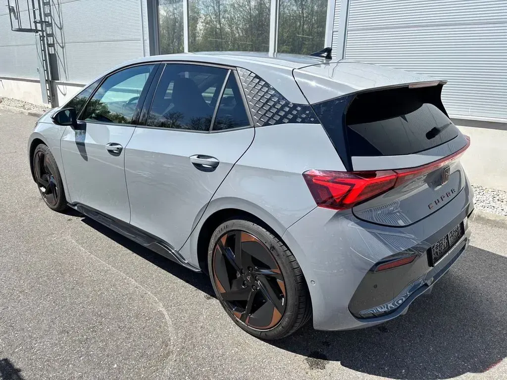 Second-hand Cupra Born 150 kW (204 CP) 2024 Gri Hatchback